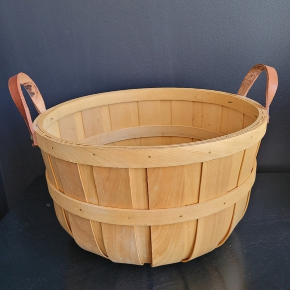 Crate & Barrel Bushel Basket 2014 Vintage Countrycore - Picture 2 of 4